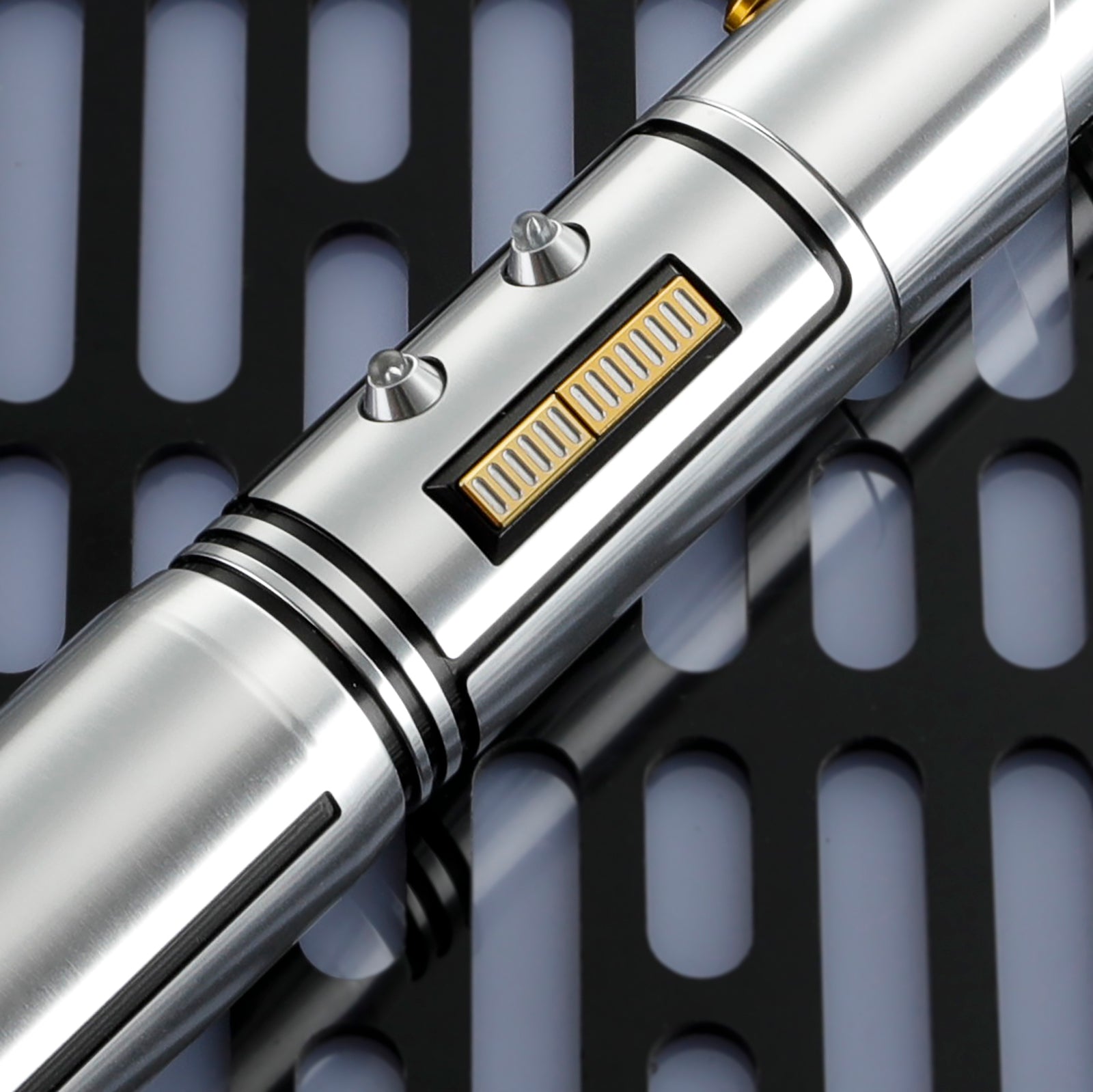 LIGHTSABER® Master Kelleran Beq Saber With Meltal Hilt