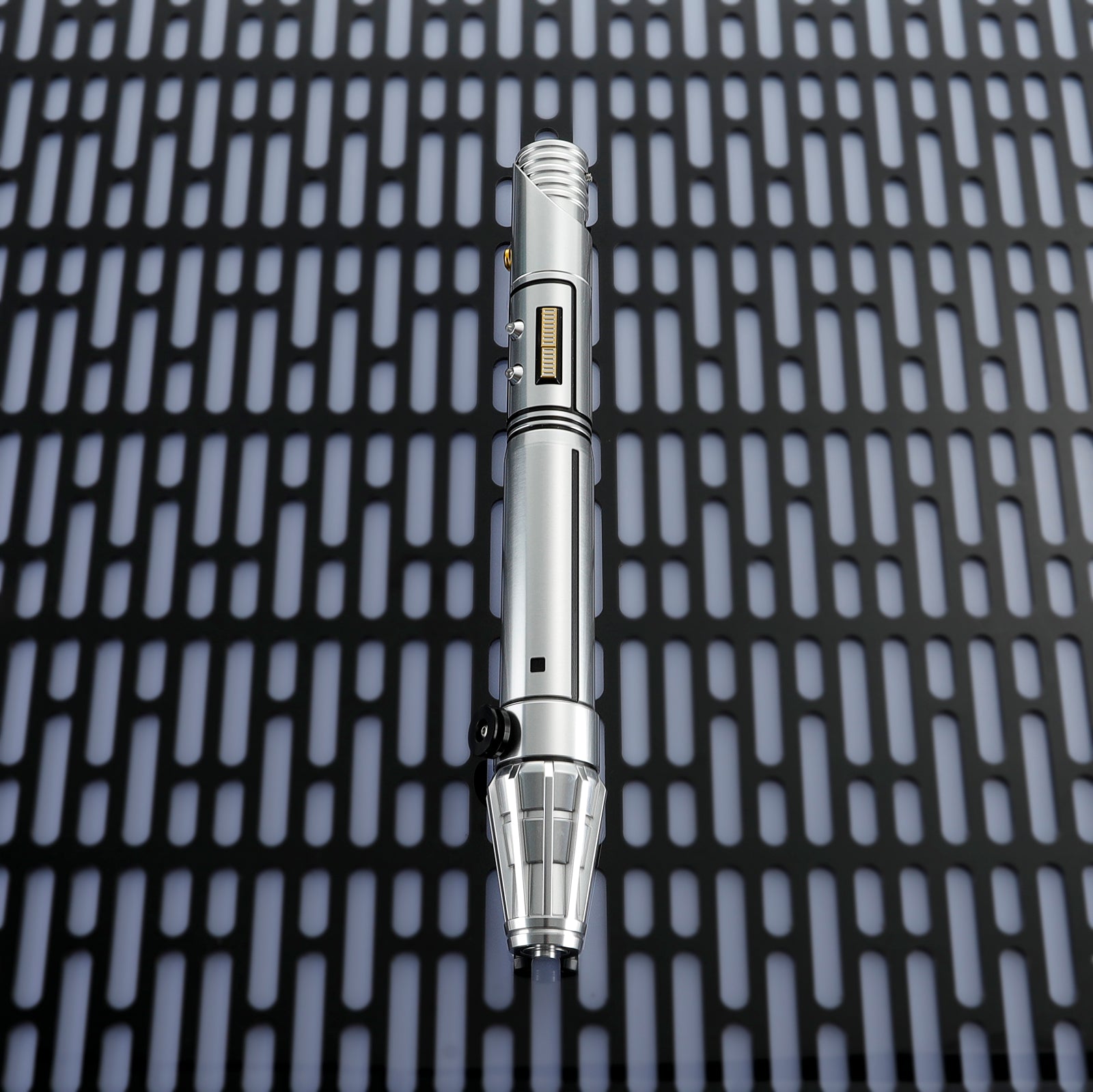 LIGHTSABER® Master Kelleran Beq Saber With Meltal Hilt