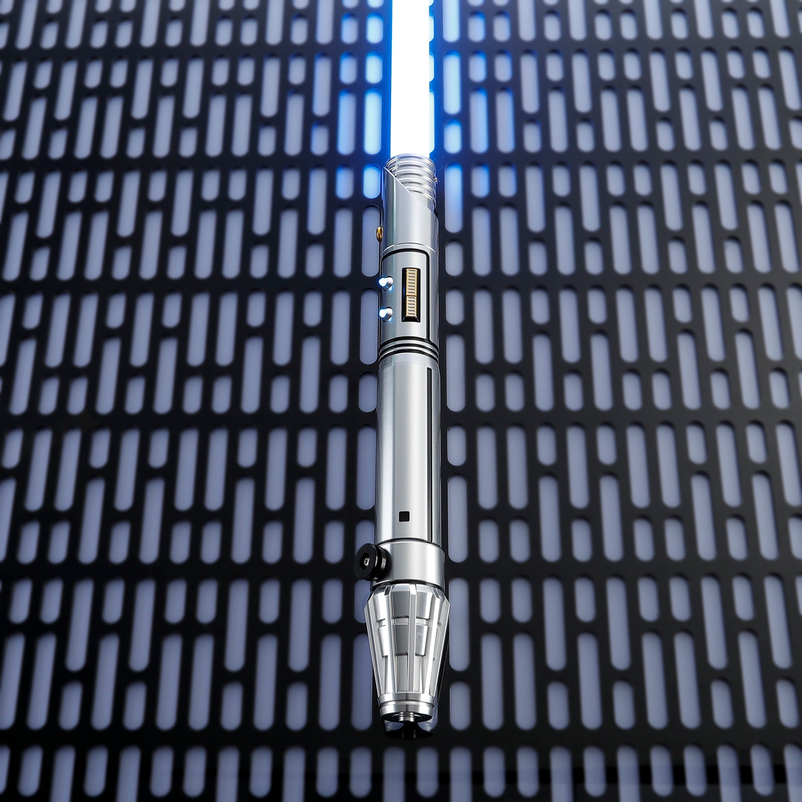 LIGHTSABER® Master Kelleran Beq Saber With Meltal Hilt