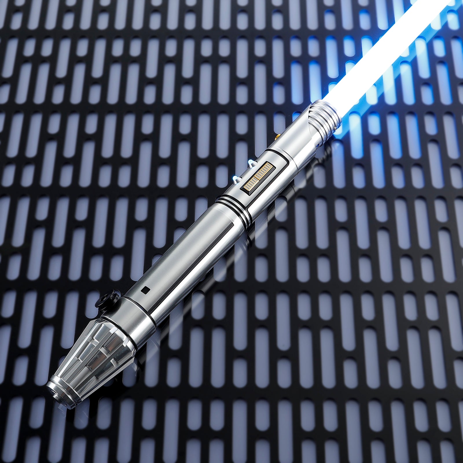 LIGHTSABER® Master Kelleran Beq Saber With Meltal Hilt
