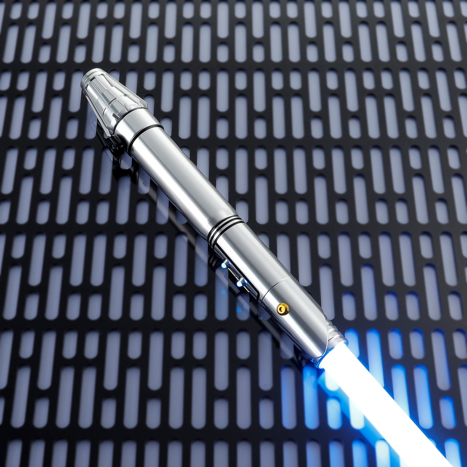LIGHTSABER® Master Kelleran Beq Saber With Meltal Hilt
