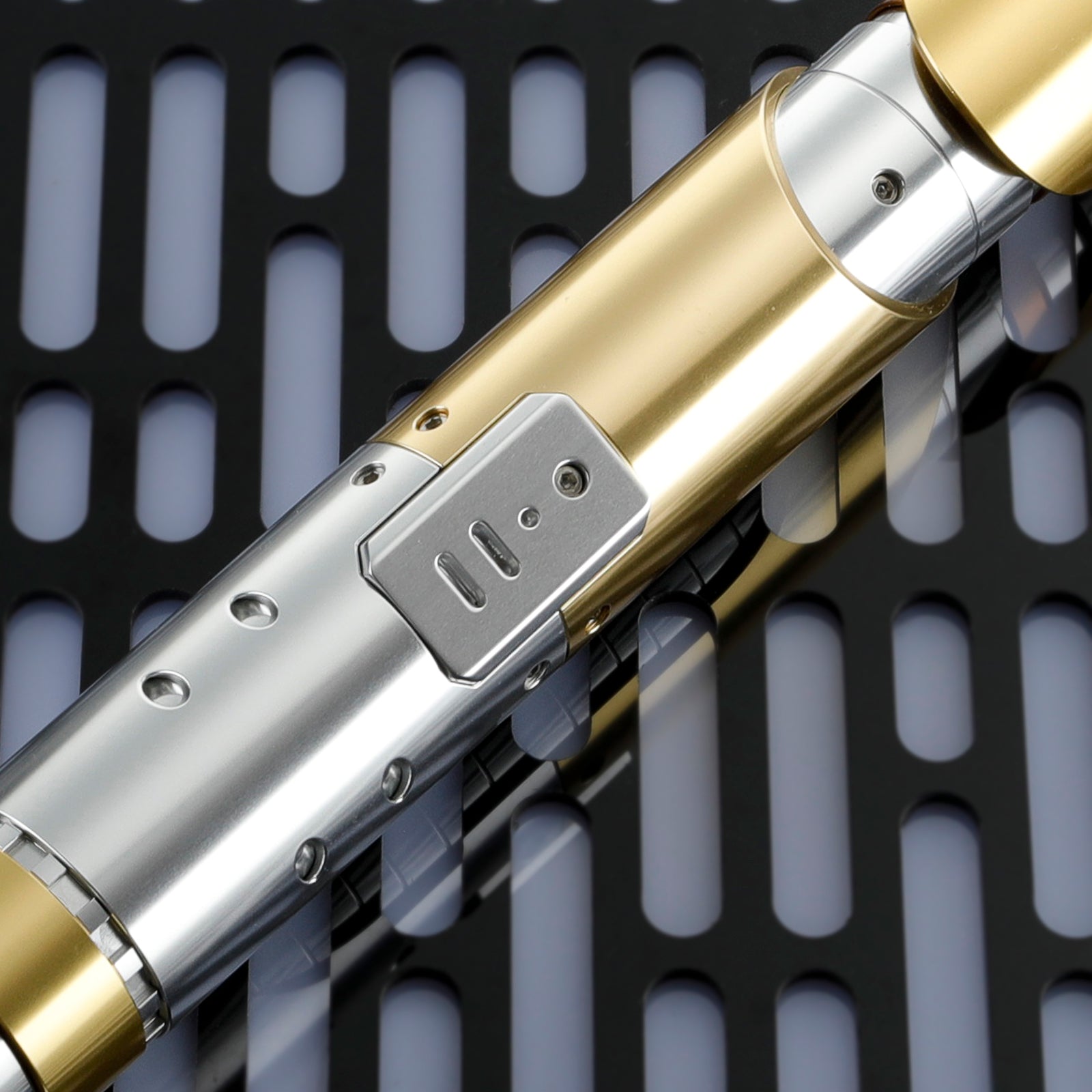 LIGHTSABER® Skeleton Crew Saber Force FX Heavy Dueling