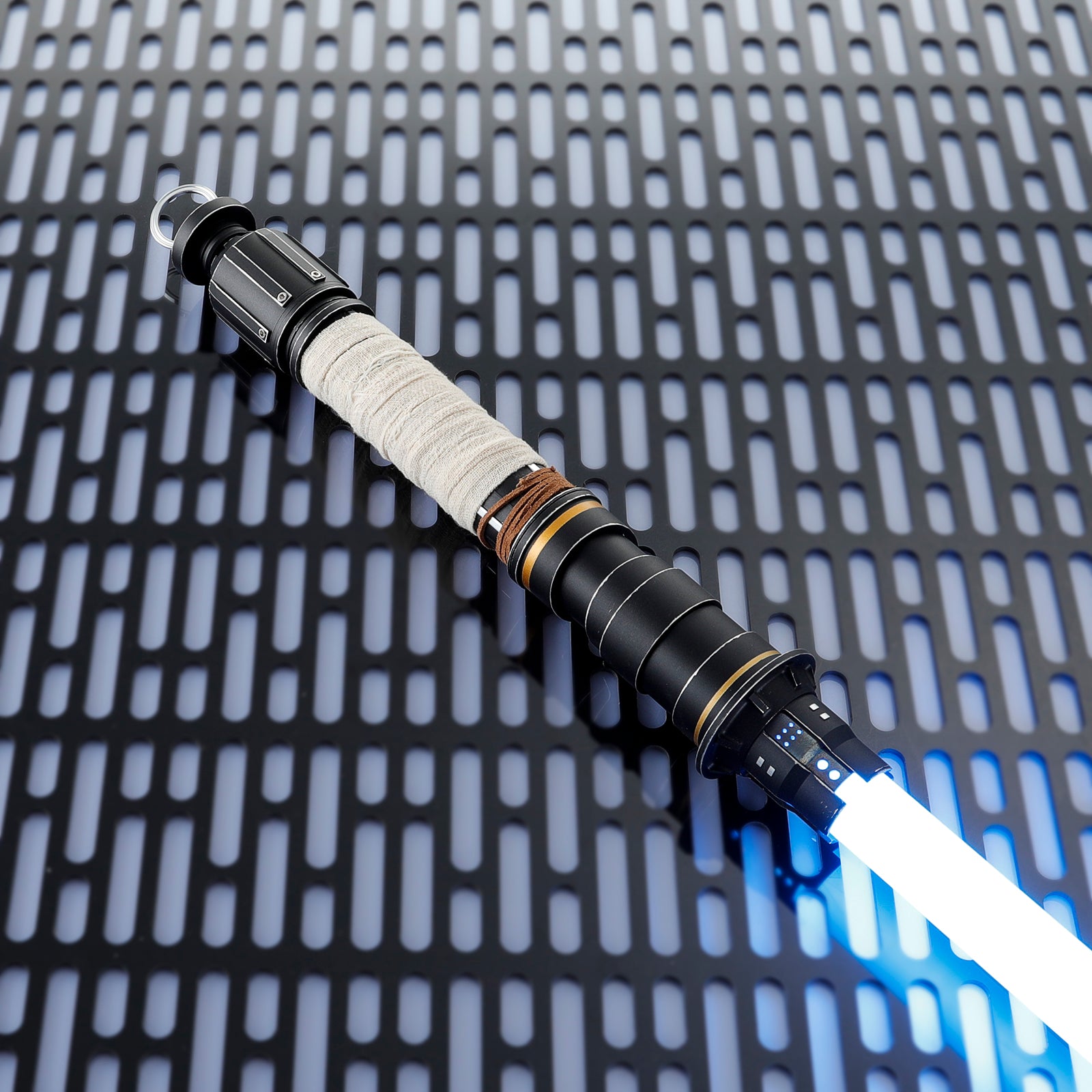 Cere Junda Lightsaber-Premium Jedi Lore Artifact
