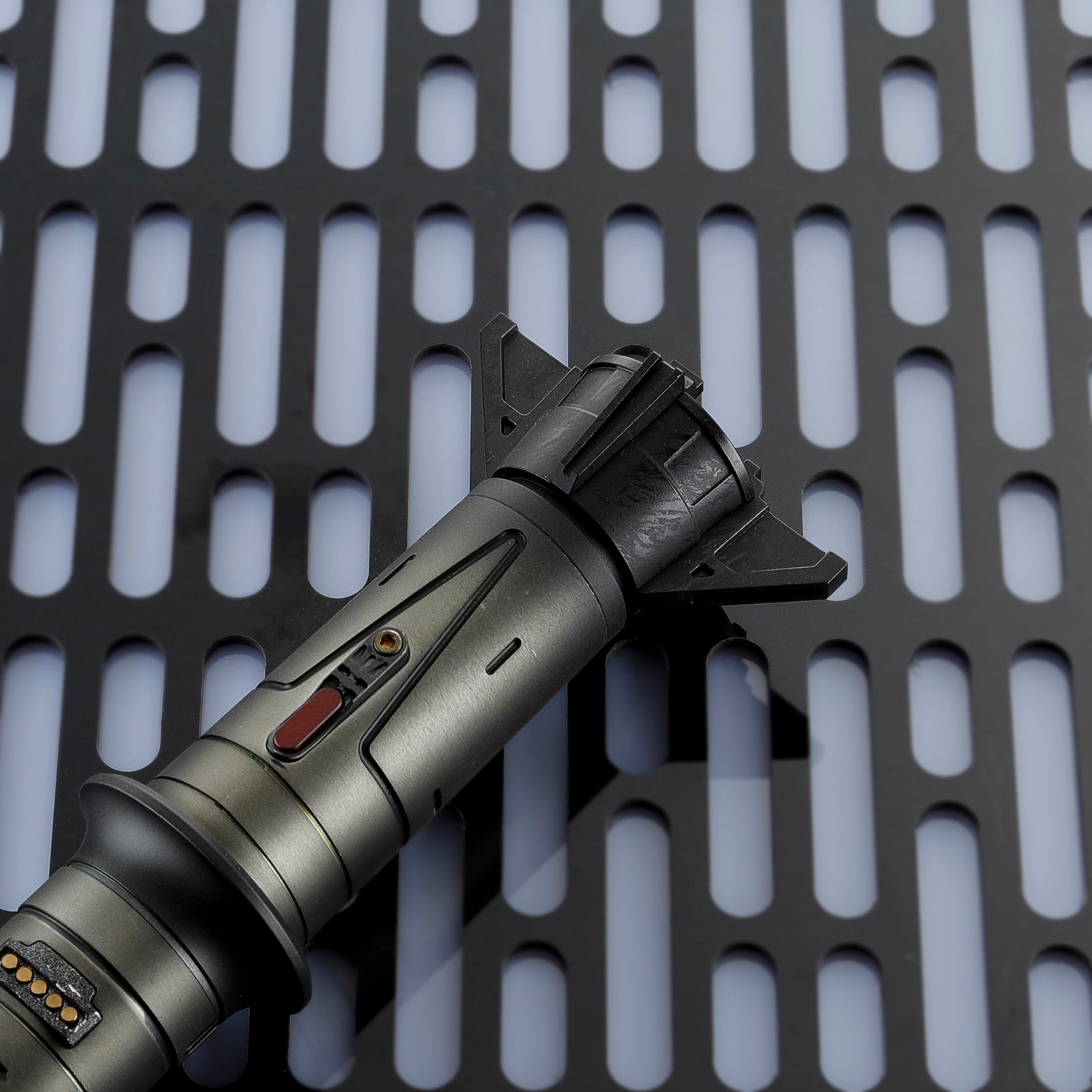 LIGHTSABER® Baylan Skoll Saber Weathered Hilt Heavy Dueling