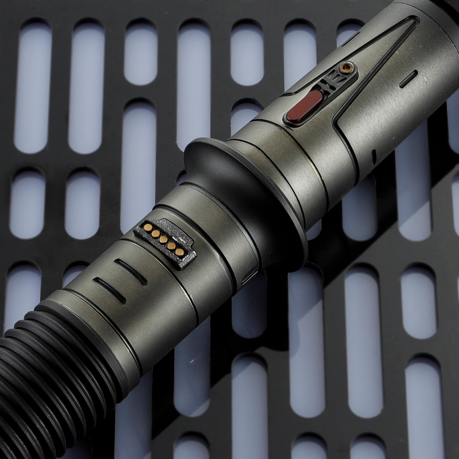 LIGHTSABER® Baylan Skoll Saber Weathered Hilt Heavy Dueling