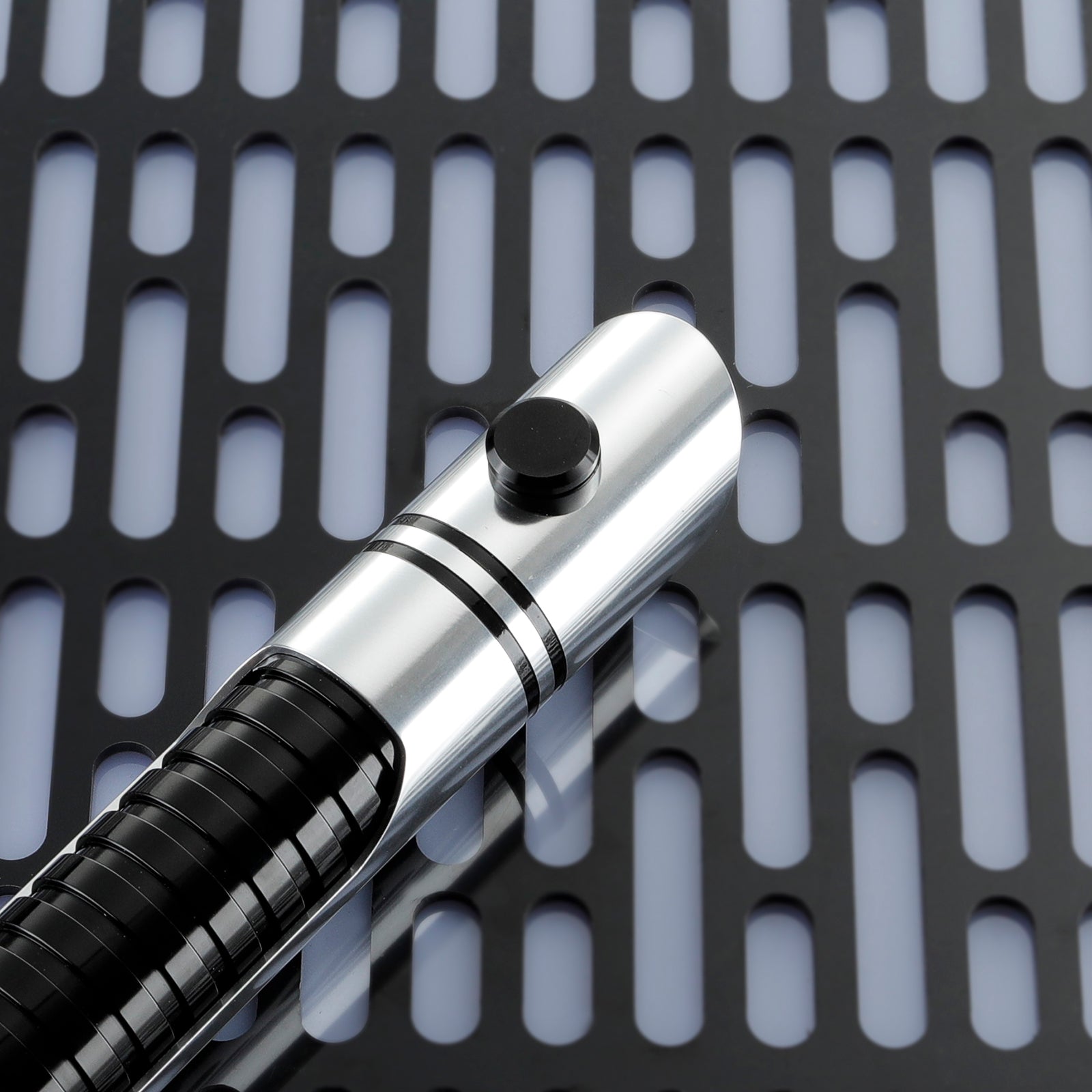 Imperial Knight Combat Saber with Circular Pommel and Metal Grip