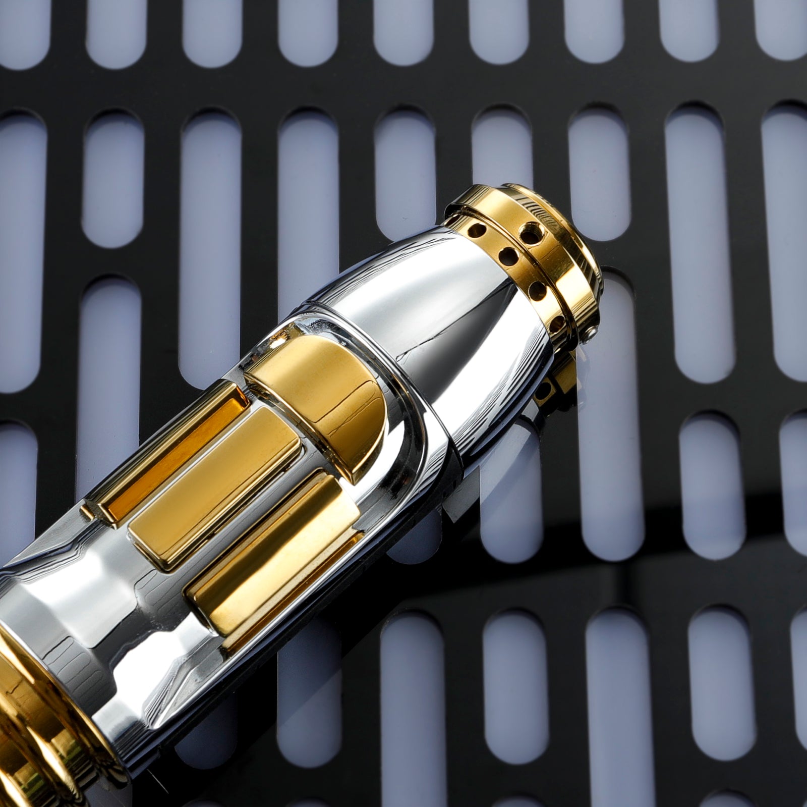 screen-accurate-mace-windu-saber-metal-hilt-combat-ready-dueling-geonosis-battle-attack-of-the-clones