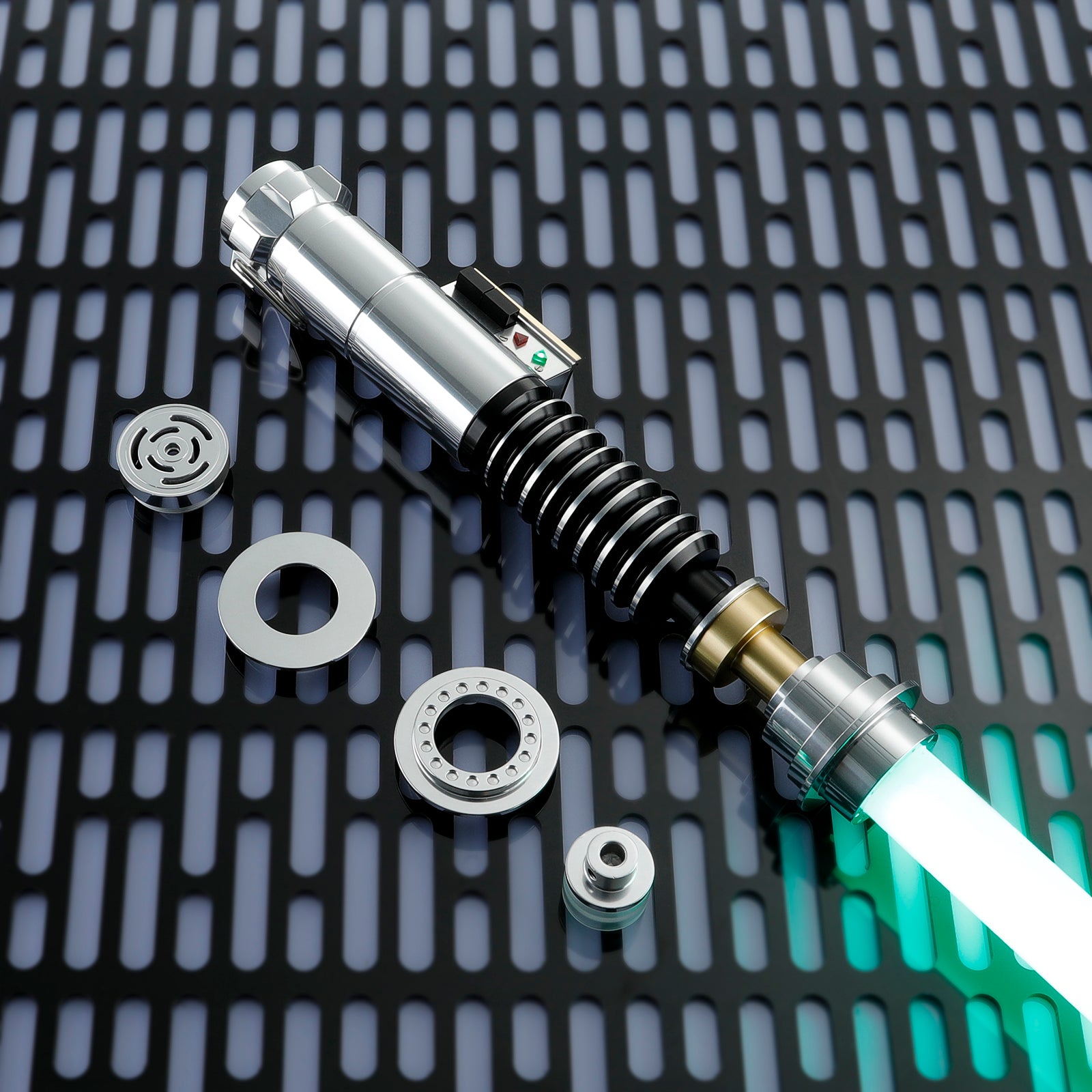 Luke saber PIXEL blade prismatic refraction replicating Dagobah swamp light diffusion effect