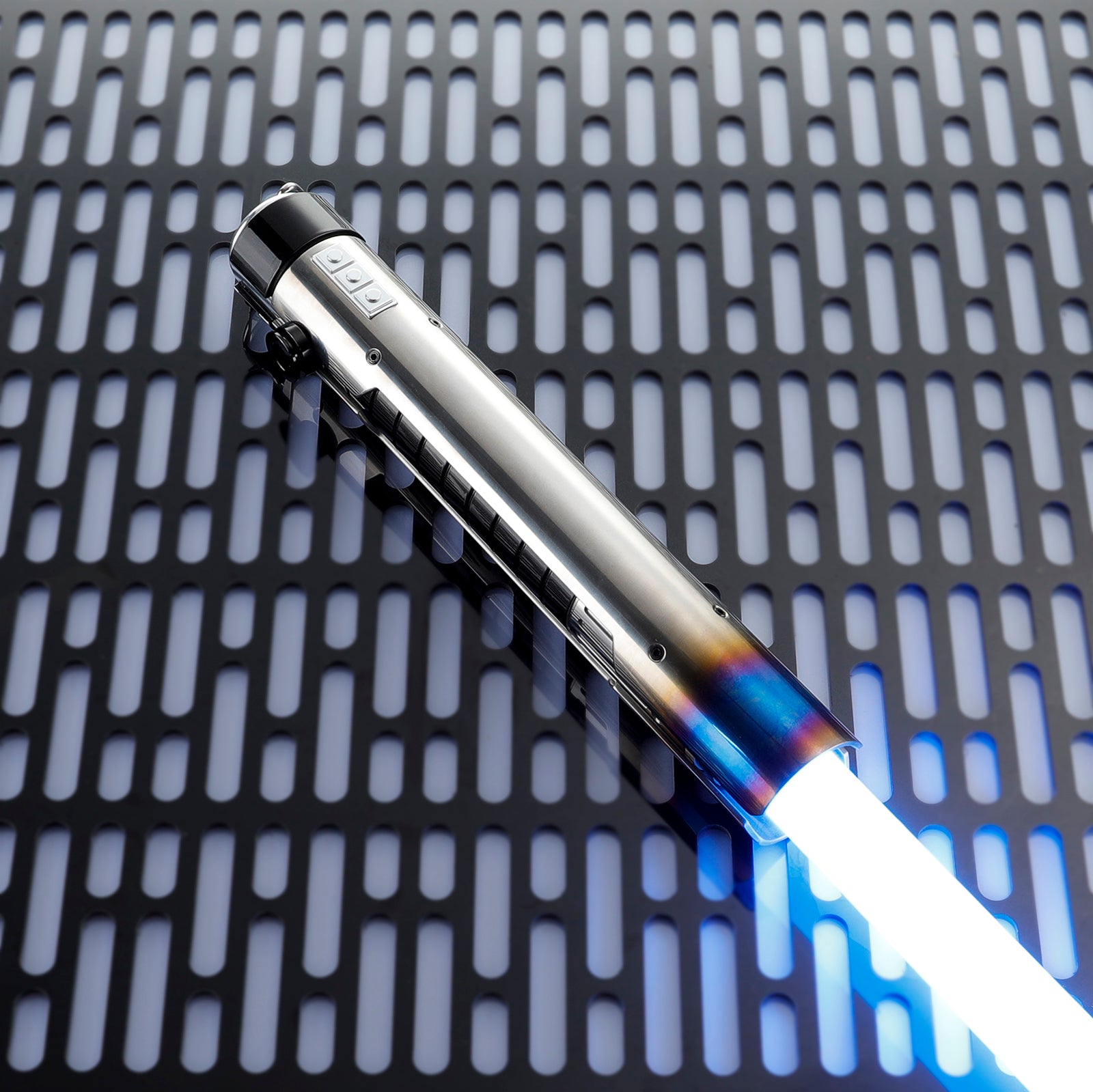 Combat-ready_Master_SOL_PIXEL_blade_in_dueling_stance_with_motion-responsive_sound
