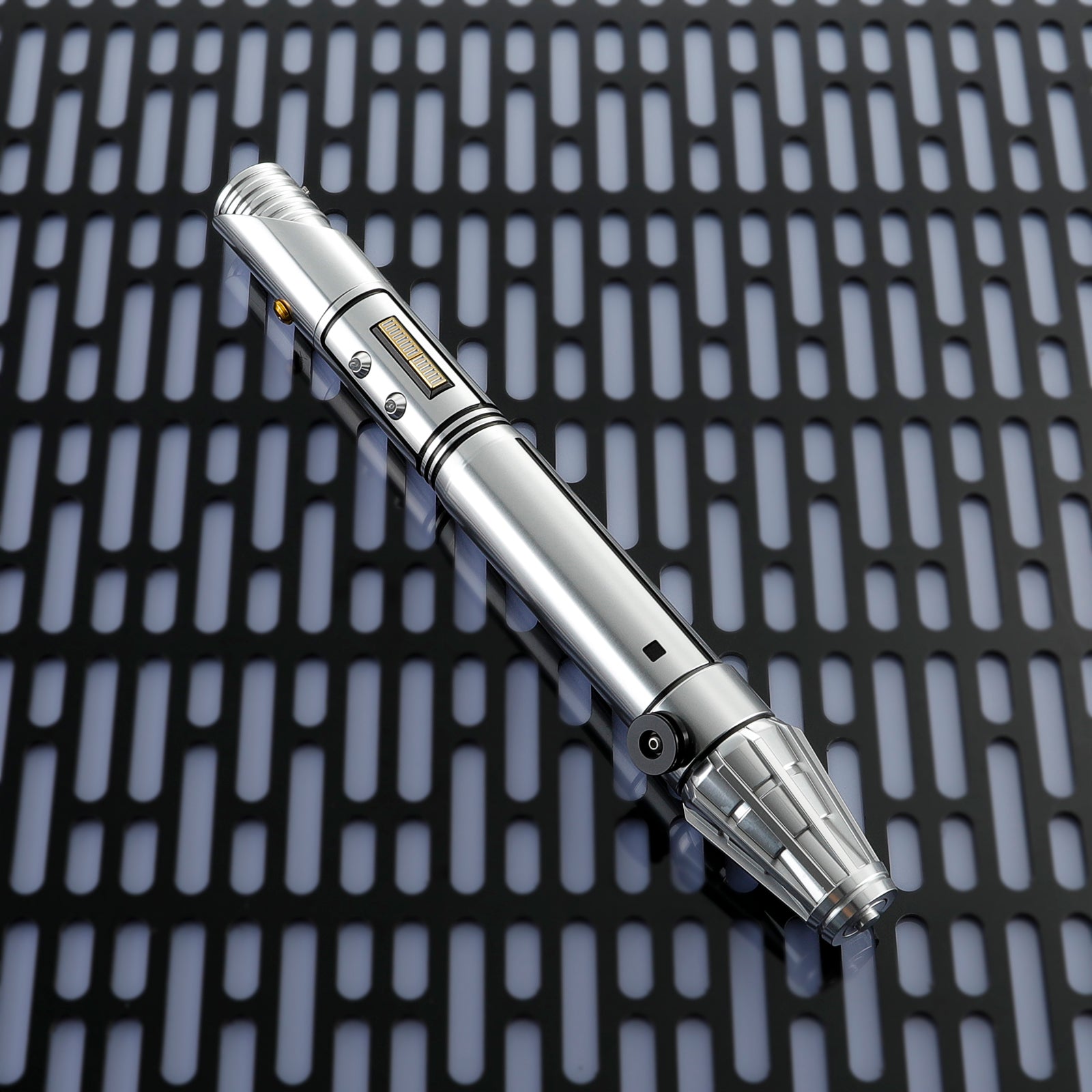 LIGHTSABER® Master Kelleran Beq Saber With Meltal Hilt