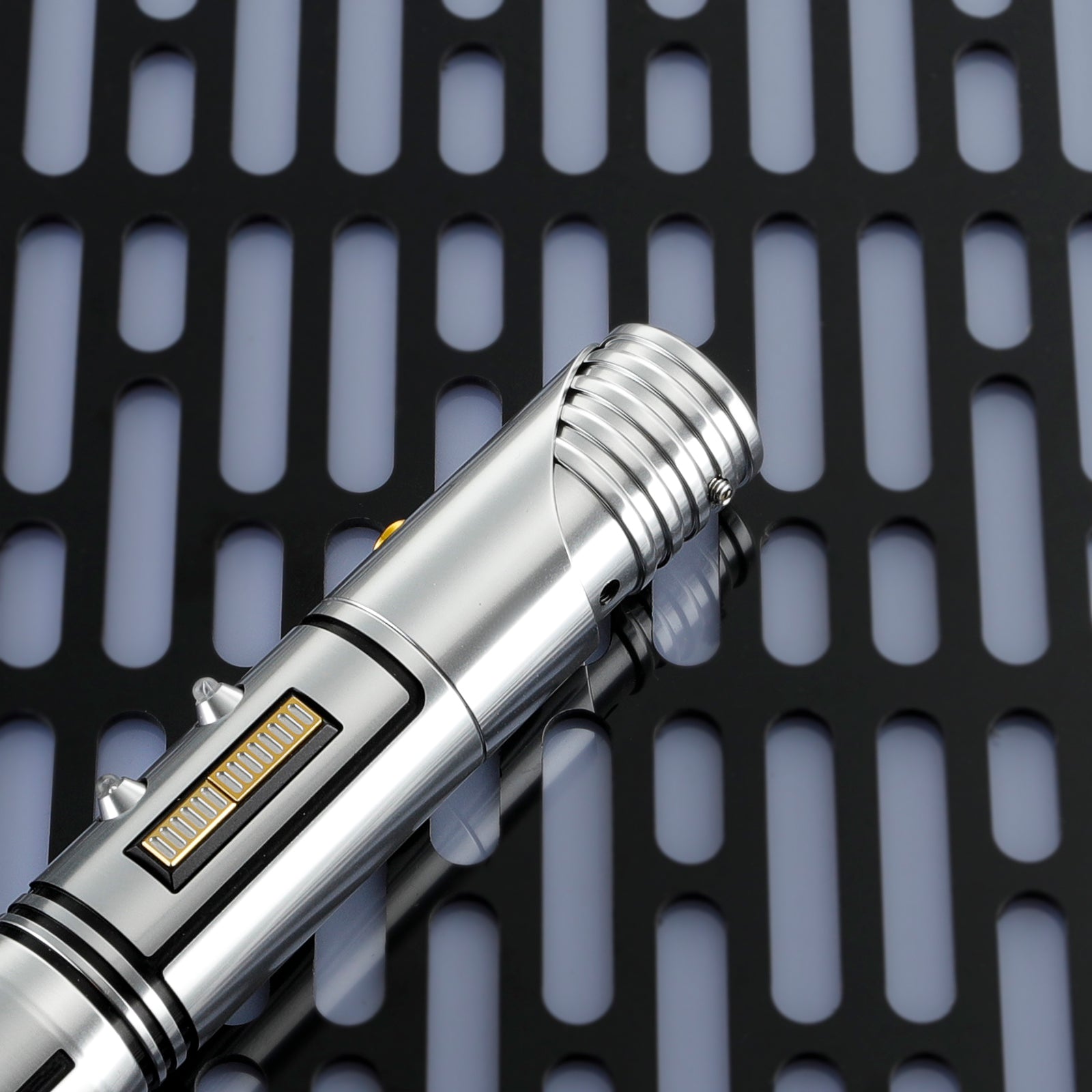 LIGHTSABER® Master Kelleran Beq Saber With Meltal Hilt
