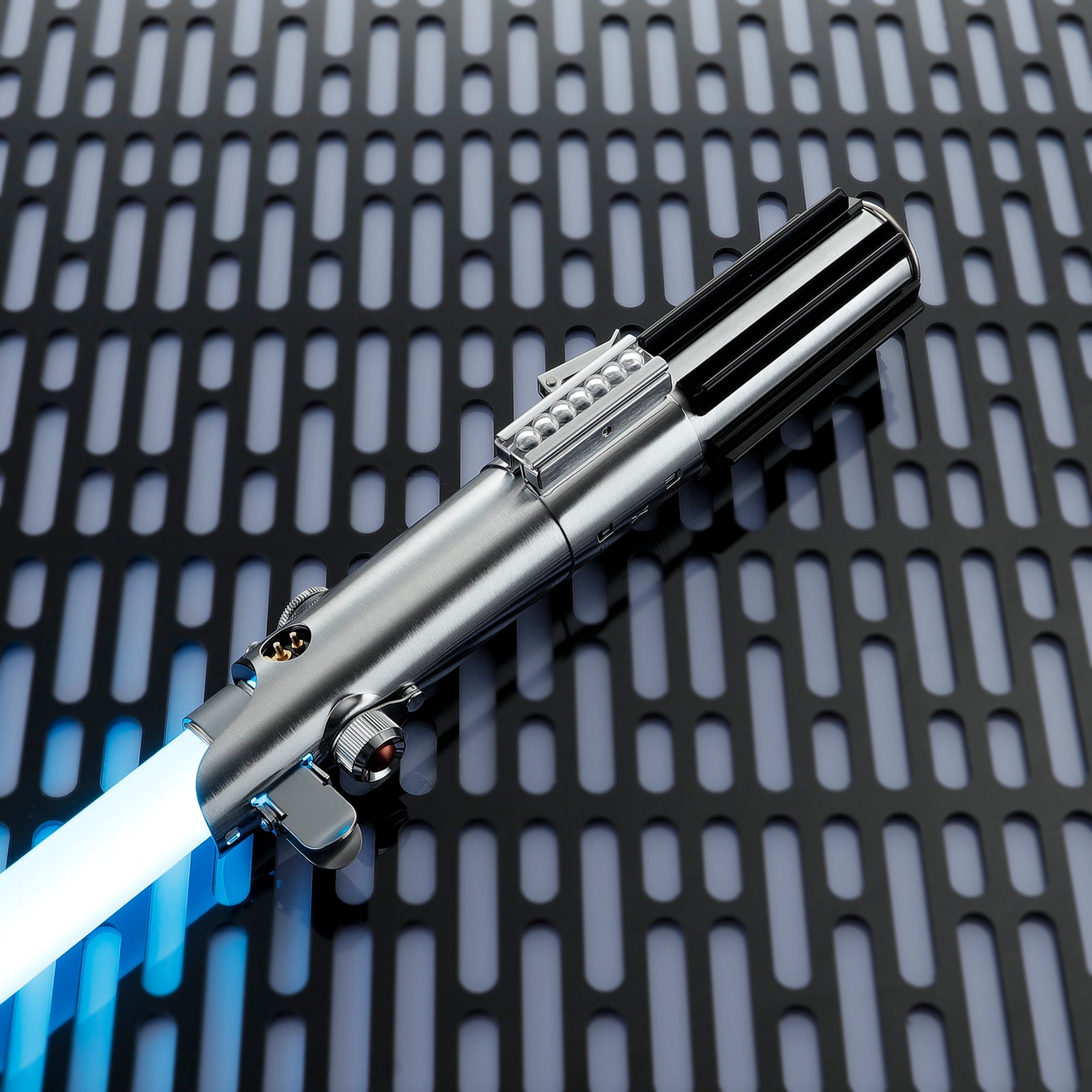 Lightsaber_Graflex_switching_between_RGB_color_modes_and_PIXEL_precision_lighting_effects